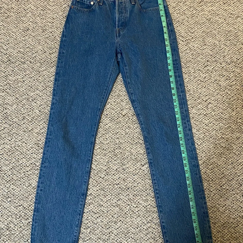 Levi’s 501 medium wash jeans - Size 25 - Picture 4 of 6